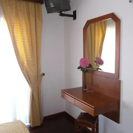 ゲストハウス Residencial Santa Clara 3*